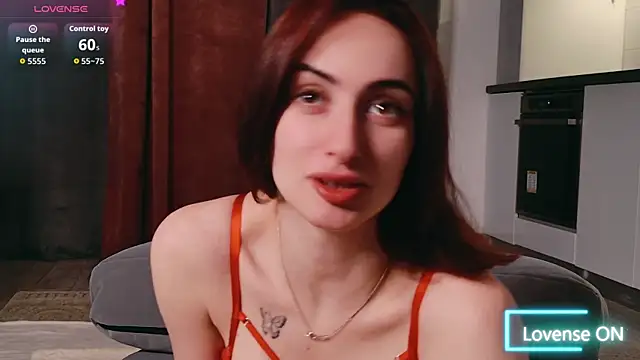 Snapshot of AuraPure chatting on December 4, 2025, 8:06 pm AuraPure online show from December 4, 2025, 8:06 pm