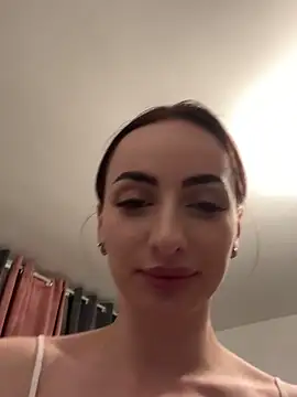 Snapshot of AuraPure chatting on December 19, 2025, 4:52 am AuraPure online show from December 19, 2025, 4:52 am