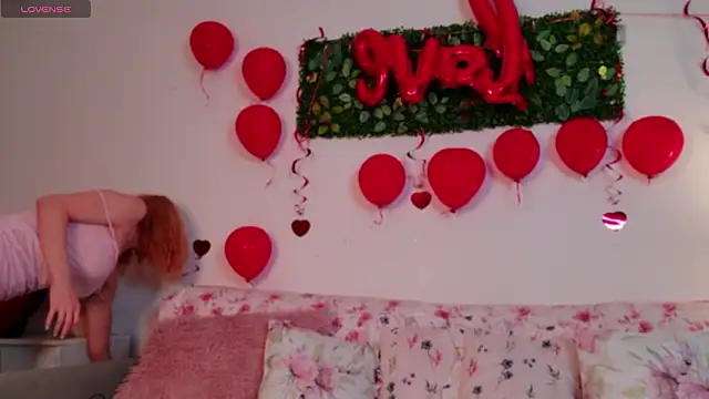 Snapshot of AuraPure chatting on February 17, 2026, 7:42 pm AuraPure online show from February 17, 2026, 7:42 pm