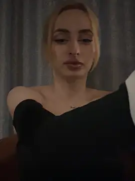 Snapshot of AuraPure chatting on March 14, 2026, 10:04 pm AuraPure online show from March 14, 2026, 10:04 pm