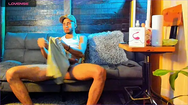 Snapshot of Alex_bigcock11_ chatting on September 21, 2025, 6:31 pm Alex bigcock11  online show from September 21, 2025, 6:31 pm