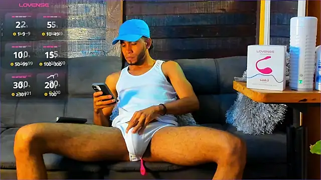 Snapshot of Alex_bigcock11_ chatting on September 23, 2025, 3:42 am Alex bigcock11  online show from September 23, 2025, 3:42 am