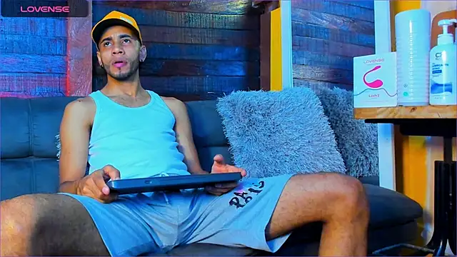 Snapshot of Alex_bigcock11_ chatting on October 3, 2025, 6:49 pm Alex bigcock11  online show from October 3, 2025, 6:49 pm