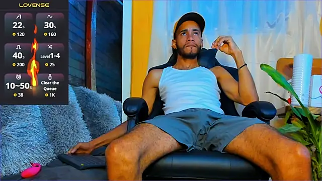 Snapshot of Alex_bigcock11_ chatting on October 15, 2025, 10:59 am Alex bigcock11  online show from October 15, 2025, 10:59 am