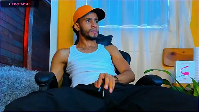 Snapshot of Alex_bigcock11_ chatting on October 18, 2025, 1:12 pm Alex bigcock11  online show from October 18, 2025, 1:12 pm