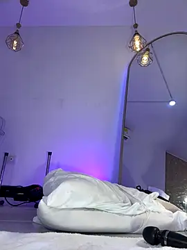 hade rosse online show from November 9, 2025, 1:04 am