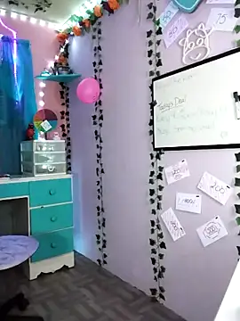 Purple2StayThnxx online show from November 14, 2025, 10:58 am