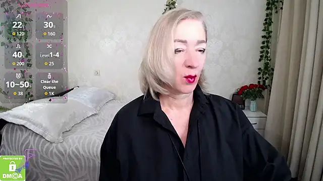 hunters woman online show from November 10, 2025, 2:05 pm