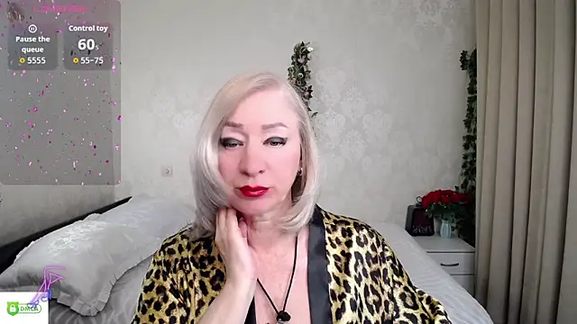 hunters woman online show from May 11, 2026, 7:00 pm