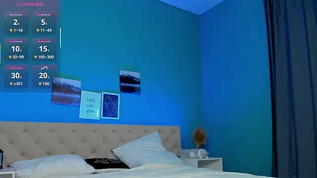 KiraSun online show from November 3, 2025, 11:26 pm