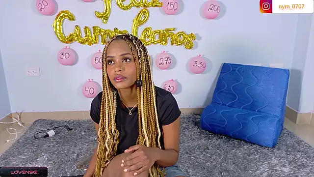 NymzieLoren online show from January 15, 2026, 6:51 am