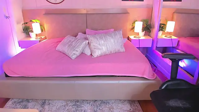 Snapshot of Meloddy_Rose chatting on September 16, 2025, 4:35 am Meloddy Rose online show from September 16, 2025, 4:35 am
