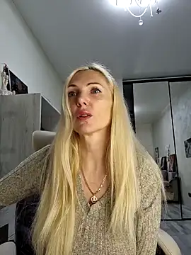 Monna online show from December 4, 2025, 2:37 pm