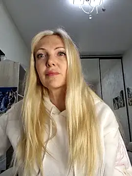 Snapshot of Monna chatting on April 22, 2026, 5:03 pm Monna online show from April 22, 2026, 5:03 pm