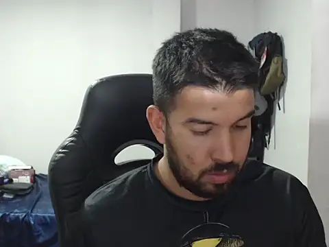 Snapshot of Axel11113 chatting on October 1, 2025, 2:17 am Axel11113 online show from October 1, 2025, 2:17 am