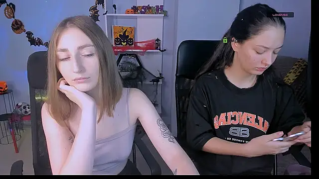 eva smiith  online show from October 24, 2025, 5:48 am