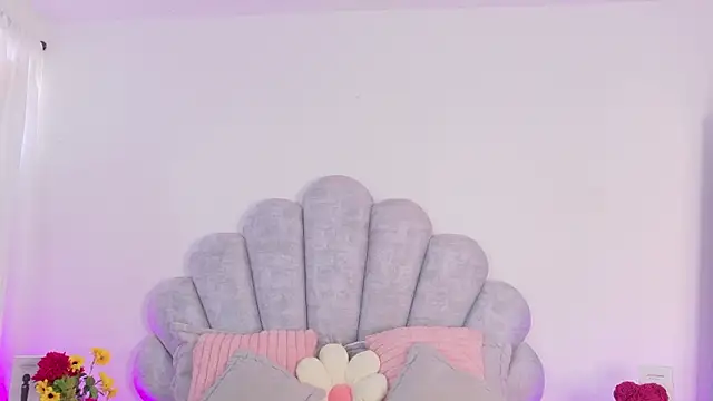 emma-conti2 online show from March 4, 2026, 12:55 pm