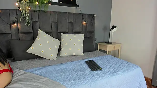 Snapshot of RiriiBrunette__ chatting on September 26, 2025, 7:40 pm RiriiBrunette online show from September 26, 2025, 7:40 pm