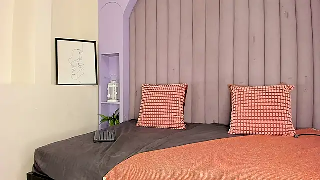 Snapshot of RiriiBrunette__ chatting on October 15, 2025, 7:58 pm RiriiBrunette online show from October 15, 2025, 7:58 pm
