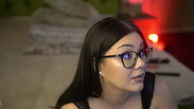 Snapshot of OliviaNoir chatting on September 24, 2025, 3:48 pm OliviaNoir online show from September 24, 2025, 3:48 pm