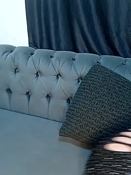 Queen-15 online show from November 23, 2025, 5:29 am