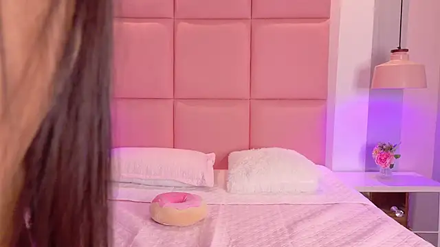 JulianaValencia online show from March 20, 2026, 2:05 am