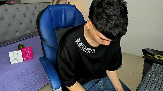 SamBlack  online show from April 14, 2026, 4:02 pm