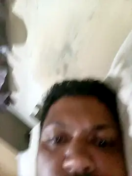 Snapshot of Lunna2025 chatting on April 6, 2026, 12:19 am Lunna2025 online show from April 6, 2026, 12:19 am