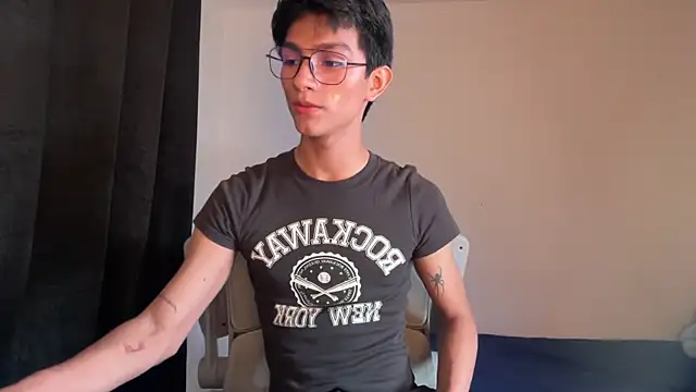 Snapshot of Angel_bunny2 chatting on November 8, 2025, 3:29 am Angel bunny2 online show from November 8, 2025, 3:29 am