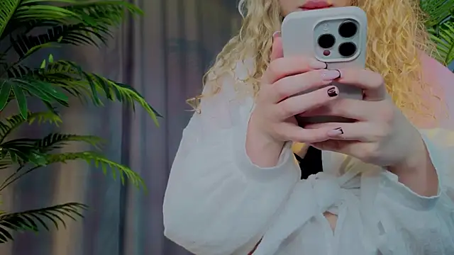 emilyshepar d online show from November 19, 2025, 2:22 am