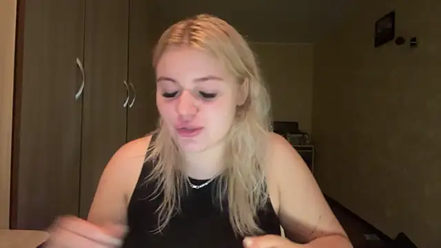 sunshinyflash online show from November 27, 2025, 3:47 pm