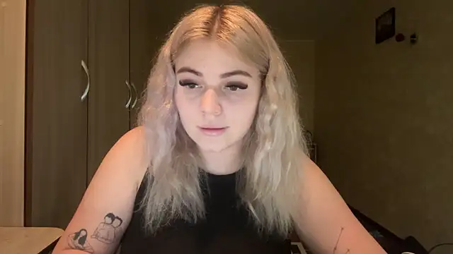 sunshinyflash online show from November 30, 2025, 5:39 pm