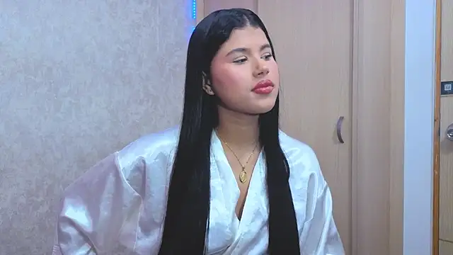 Snapshot of yulissa_girls chatting on April 19, 2026, 1:32 pm yulissa girls online show from April 19, 2026, 1:32 pm