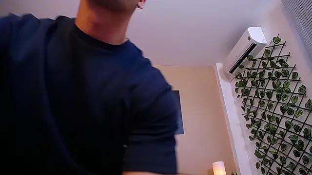 ChristopherBlack  online show from December 17, 2025, 1:06 pm