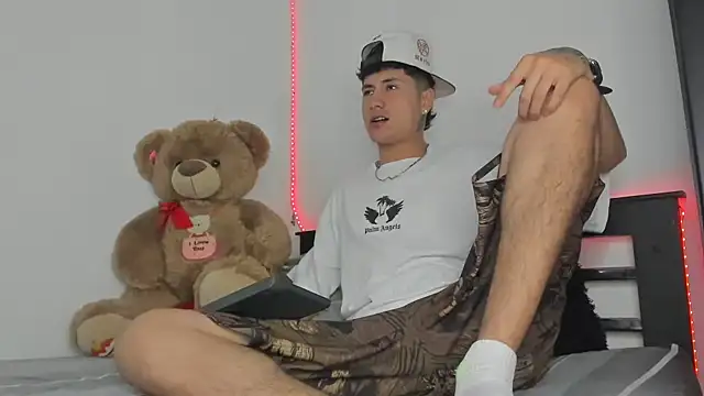 Mateo Escobar online show from November 5, 2025, 8:42 pm