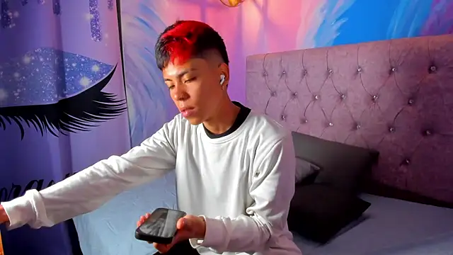 MaxiWildd online show from October 10, 2025, 12:48 pm