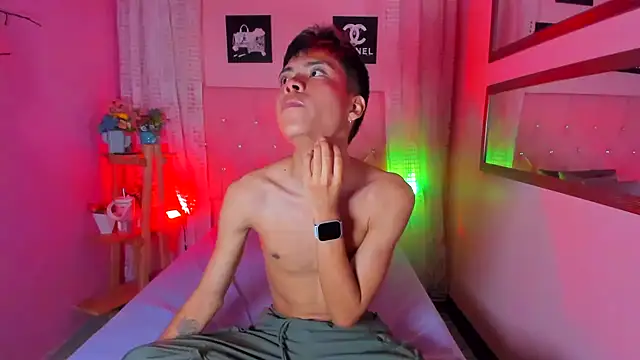 MaxiWildd online show from November 18, 2025, 1:04 pm