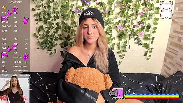 Amy Moonlight online show from October 19, 2025, 10:10 pm