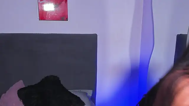 saramikaelson online show from April 10, 2026, 12:27 am