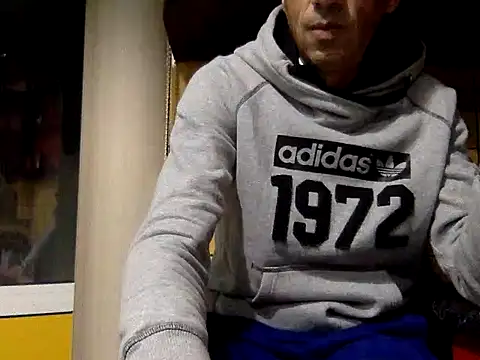 Snapshot of adiluci1 chatting on October 12, 2025, 1:48 am adiluci1 online show from October 12, 2025, 1:48 am