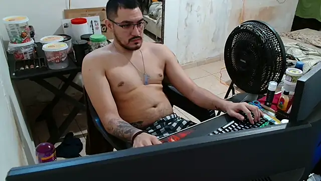 Leonino231 online show from November 7, 2025, 4:18 pm