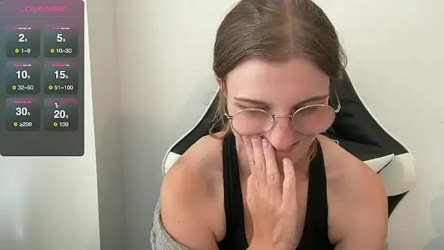 BustyKellyXXX online show from September 18, 2025, 10:28 am