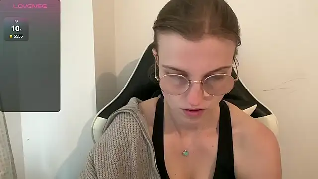 BustyKellyXXX online show from October 10, 2025, 9:08 am