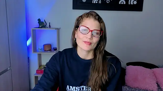 Camila-ventura online show from November 10, 2025, 7:57 pm