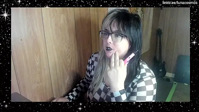 Snapshot of LunaCosmos chatting on November 14, 2025, 1:15 am LunaCosmos online show from November 14, 2025, 1:15 am