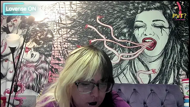 Snapshot of LunaCosmos chatting on April 13, 2026, 11:32 pm LunaCosmos online show from April 13, 2026, 11:32 pm