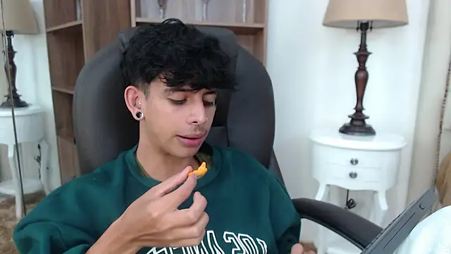 Ibratxandy online show from March 18, 2026, 4:21 pm