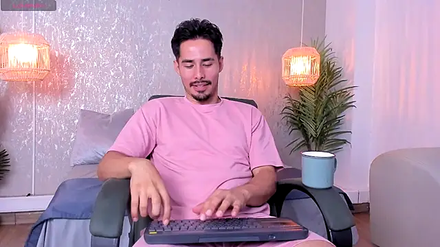 Snapshot of loghan_fox chatting on September 28, 2025, 3:45 am loghan fox online show from September 28, 2025, 3:45 am