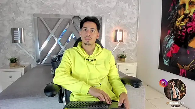 Snapshot of loghan_fox chatting on October 8, 2025, 2:42 am loghan fox online show from October 8, 2025, 2:42 am