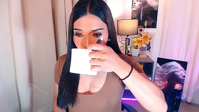 Snapshot of Ubanescka chatting on December 17, 2025, 1:00 am Ubanescka online show from December 17, 2025, 1:00 am